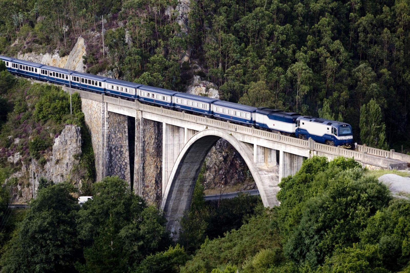 TRENES TURÍSTICOS DE LUJO - COSTA VERDE EXPRESS